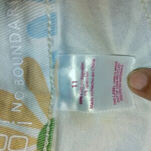 No Boundaries Women's Shorts - White